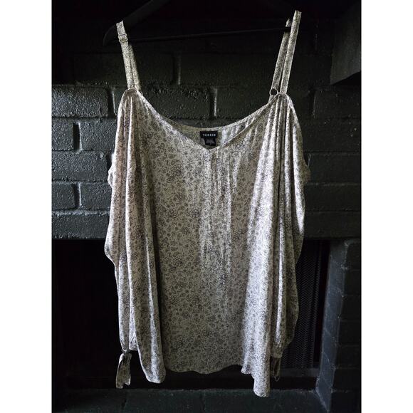 TORRID Size 3 FLoral Cold Shoulder lightweight blouse top - Picture 1 of 6